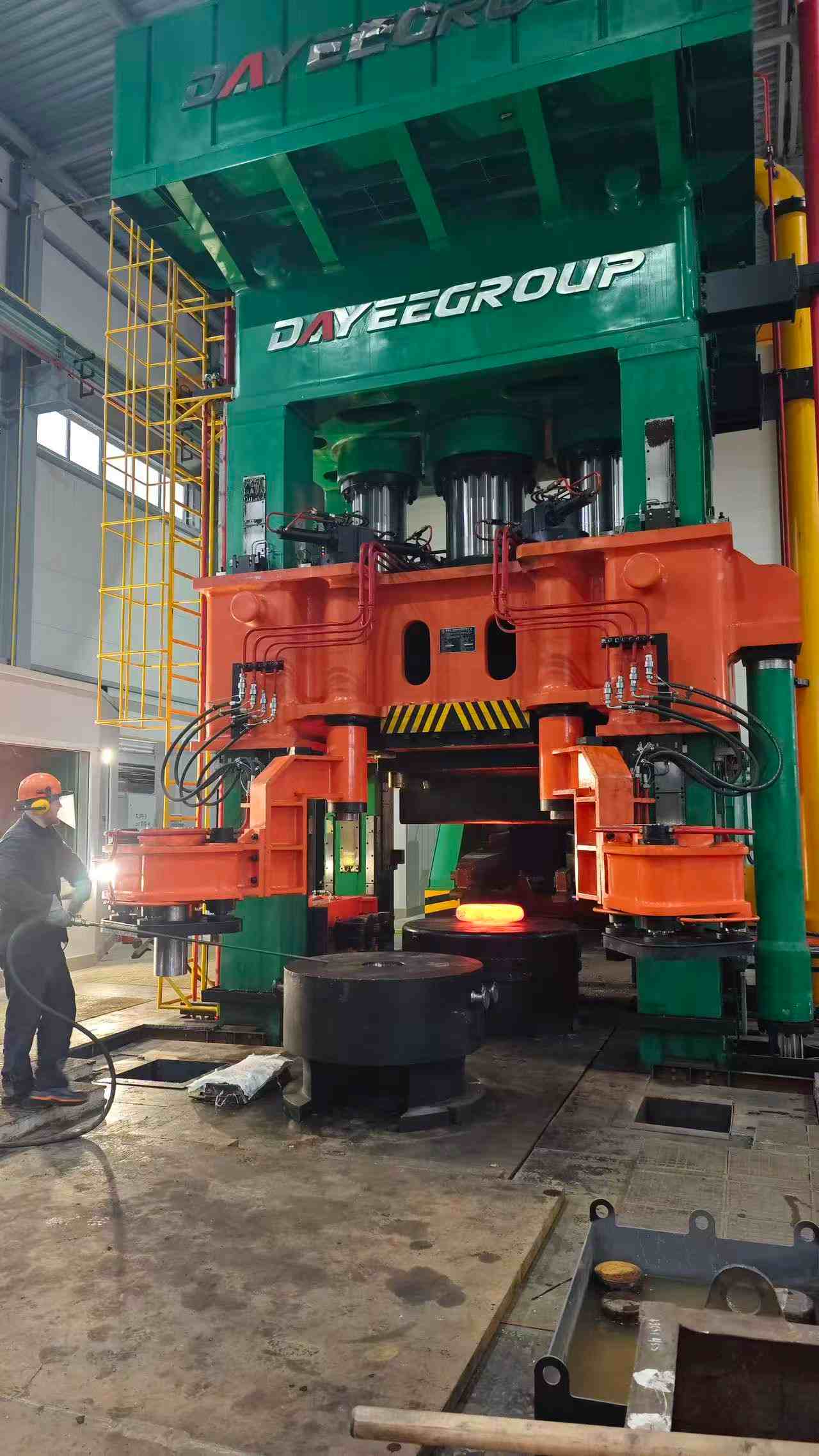 2000-Ton Free Forging Hydraulic Machine.jpg